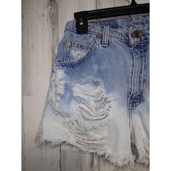 VTG Levi's 910 Shorts Women 9 Light Wash Denim MADE IN USA Destroyed Fes… - Picture 3 of 7